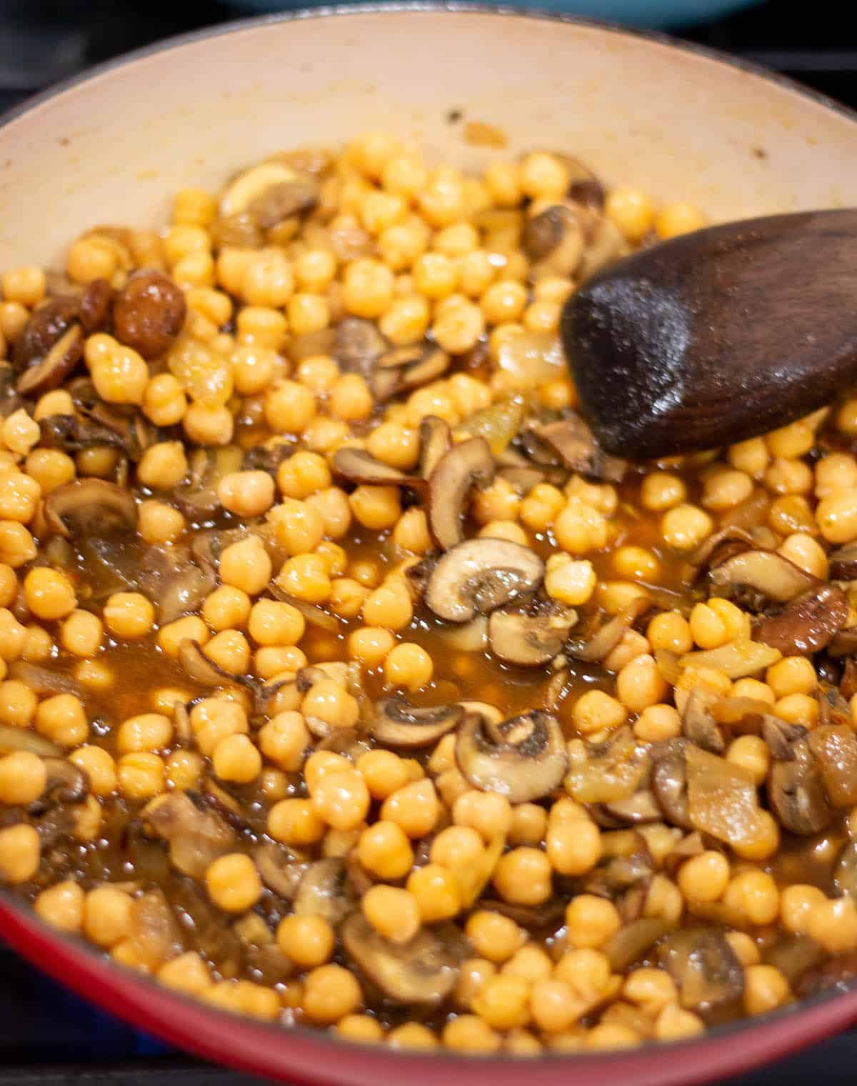 Braiser with chickpeas and mushrooms. 